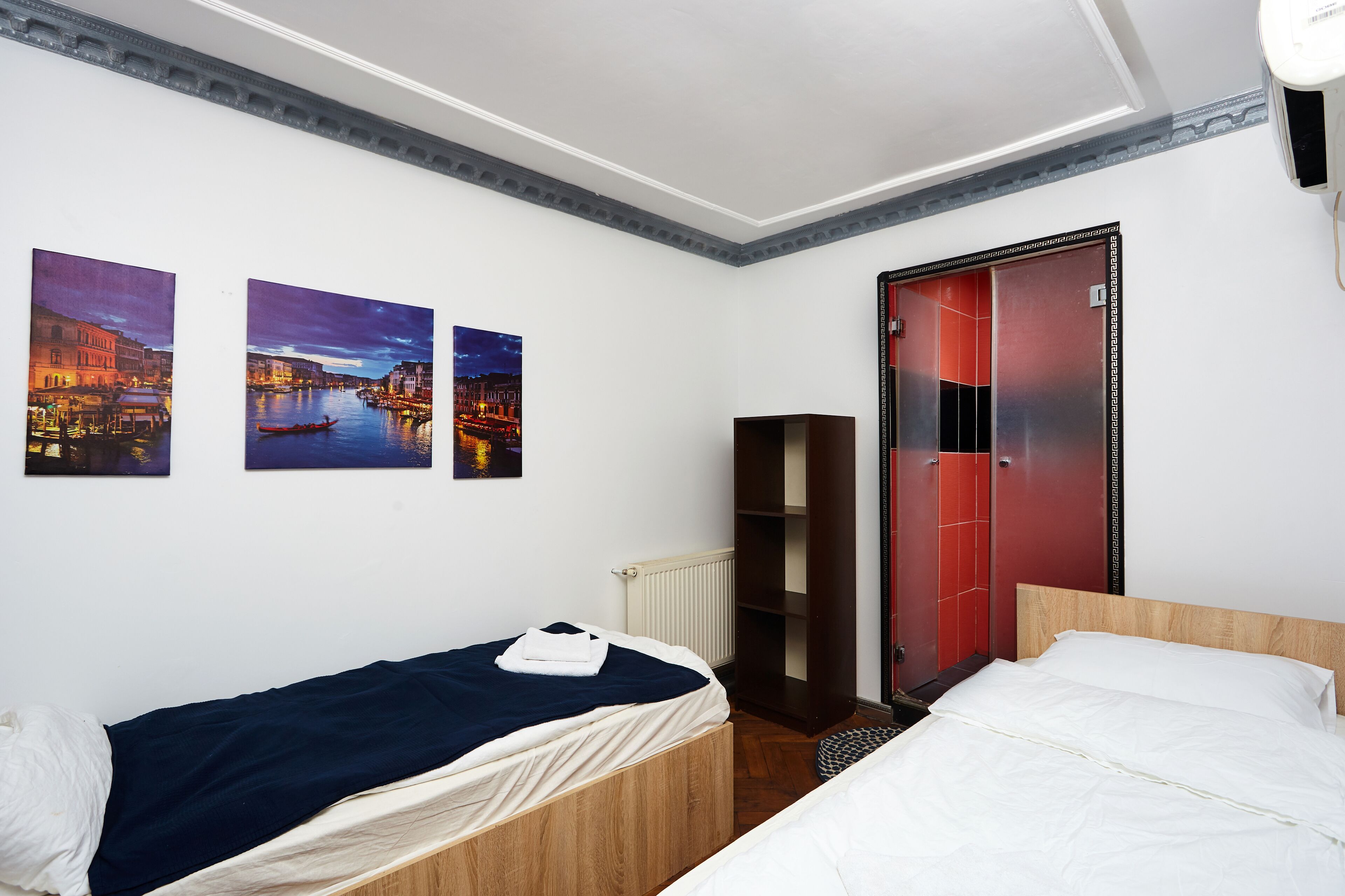 5 室のベッドルーム、アイロン / アイロン台、WiFi (無料)、ベッドシーツ