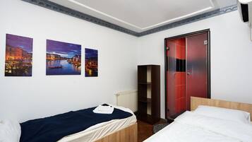 5 bedrooms, iron/ironing board, free WiFi, bed sheets