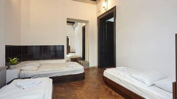 5 bedrooms, iron/ironing board, free WiFi, bed sheets