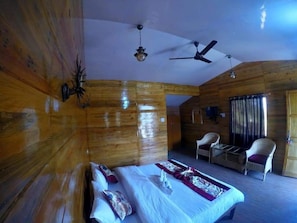 Deluxe Room | Living area