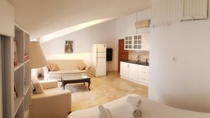 Tabla de planchar con plancha, wifi gratis y ropa de cama 