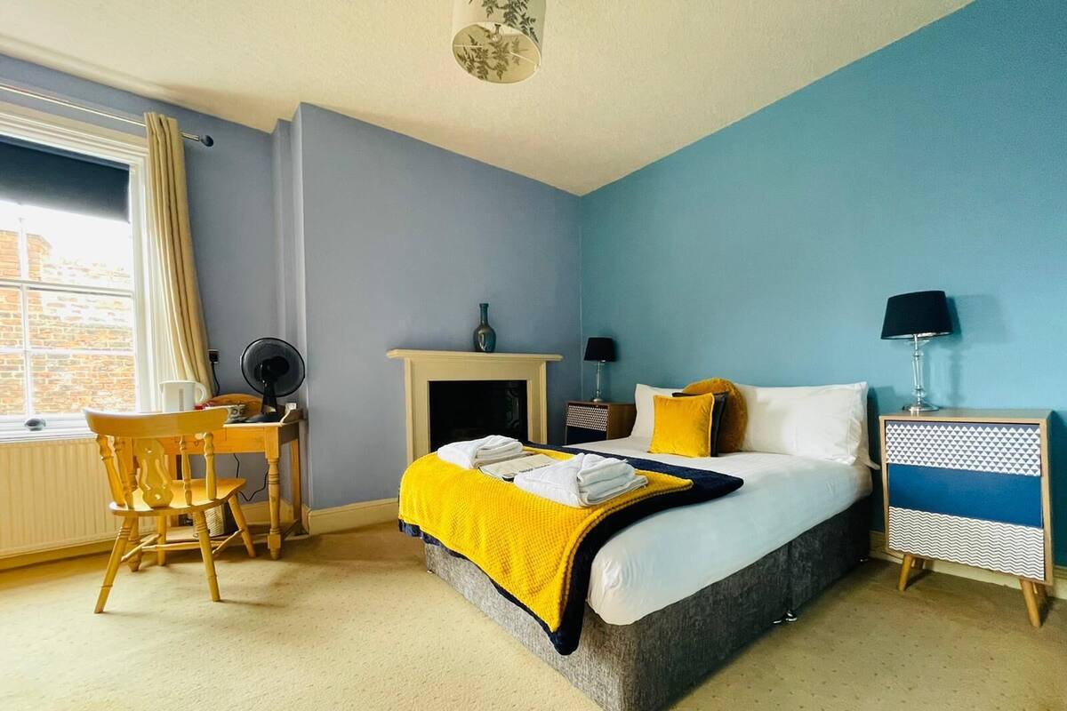 Standard Room | Egyptian cotton sheets, premium bedding, WiFi (free)