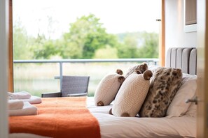Cottage | 3 bedrooms, free WiFi, bed sheets - Waters Edge 03, Waters Edge Retreat (Cirencester)