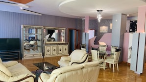 Apartment, Sea View | Living room | Flat-screen TV - Panoramic Apartments 200 m2 of space (Baku)