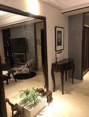 المنشأة من الداخل