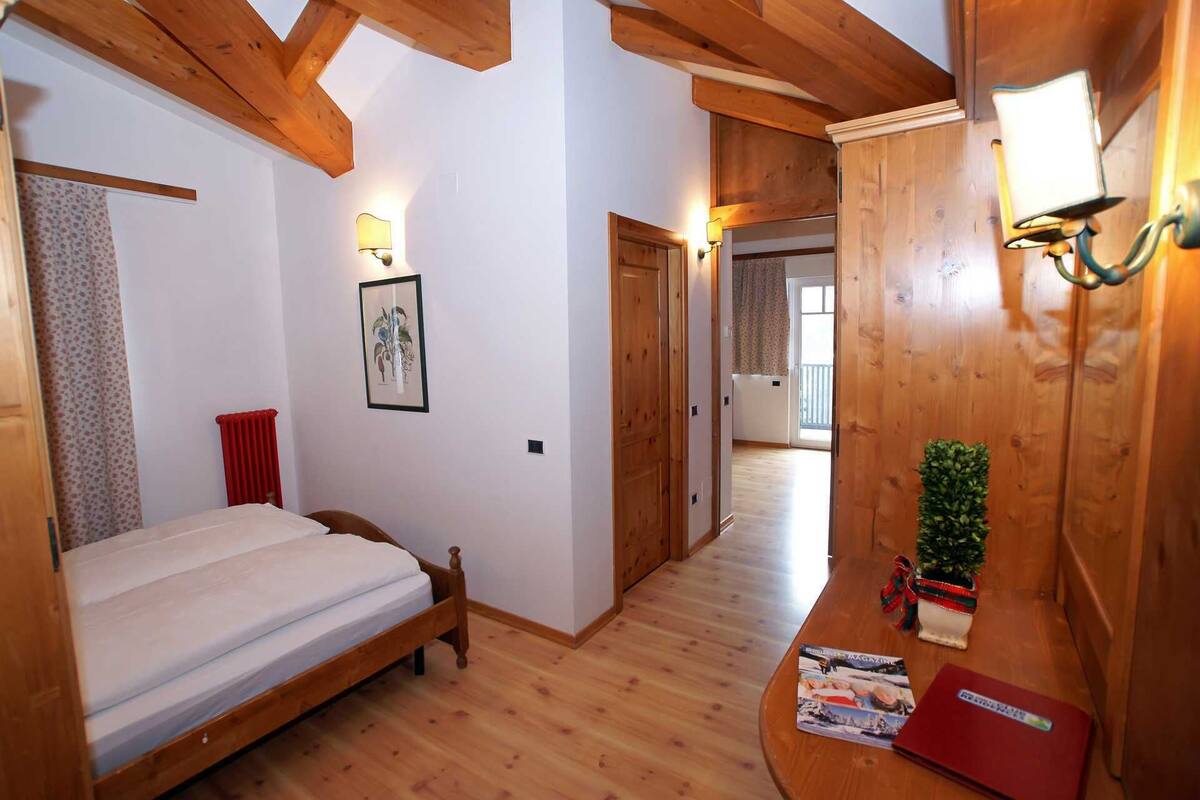 Family Suite | Blackout curtains, free cots/infant beds, free WiFi, bed sheets