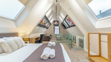 Memorabilia | Individually furnished, laptop workspace, soundproofing, free WiFi