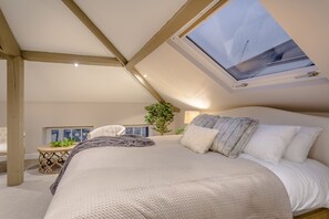 Chantilly | Individually furnished, laptop workspace, soundproofing, free WiFi - Heritage Mews (Nottingham)