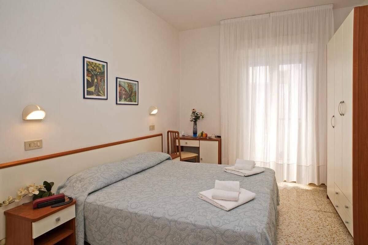 Schreibtisch, kostenloses WLAN, Bettwäsche