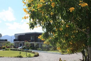 Property entrance - Maple Farm (Guangfu)