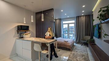 Deluxe Studio | 1 bedroom, hypo-allergenic bedding, soundproofing, iron/ironing board