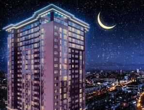 ملاءات للفراش لا تسبب الحساسية وتجهيزات عازلة للصوت ومكواة/لوح كي