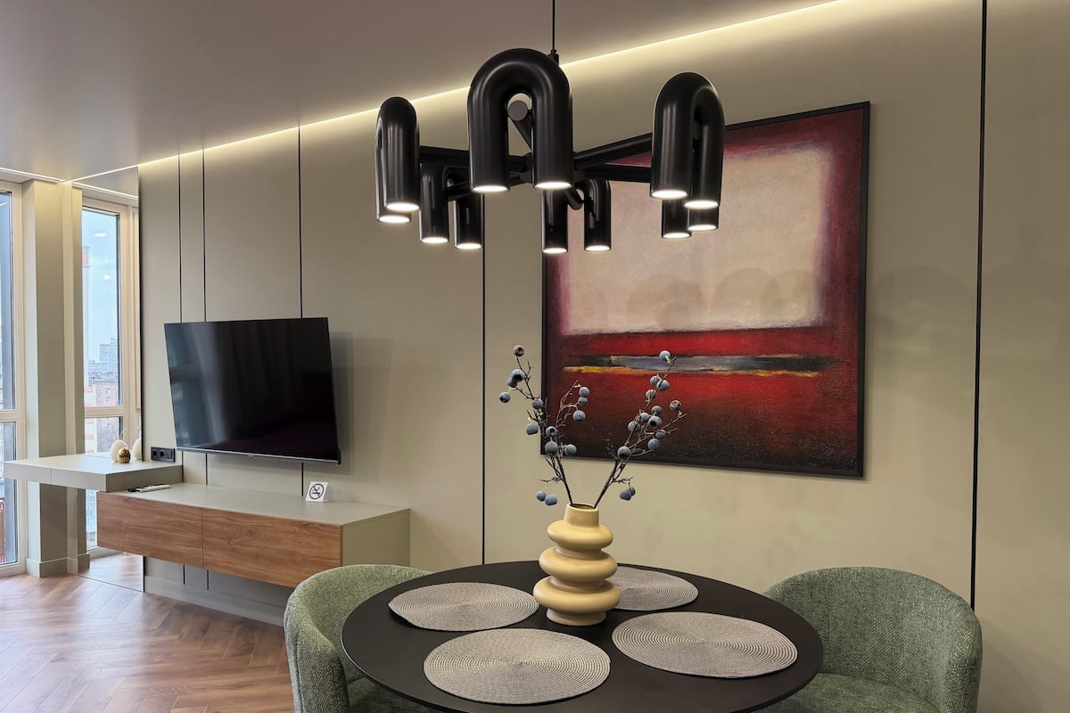 Signature Apartment | Hypo-allergenic bedding, soundproofing, iron/ironing board, free WiFi