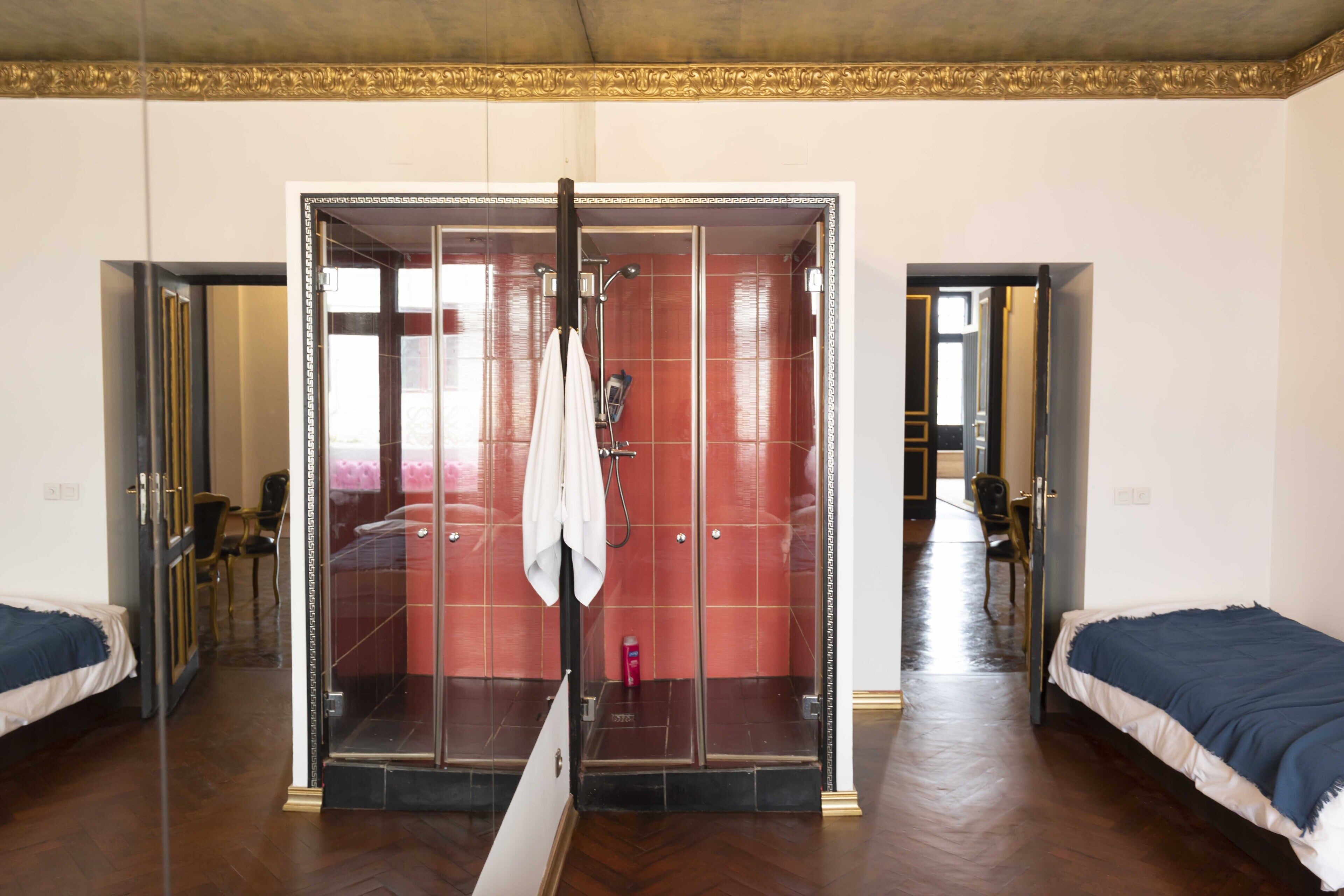 5 多间卧室、熨斗/熨衣板、免费 WiFi、床单