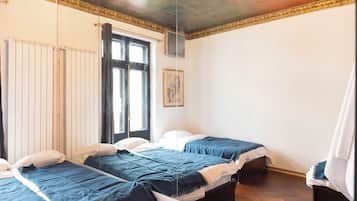 5 bedrooms, iron/ironing board, free WiFi, bed sheets