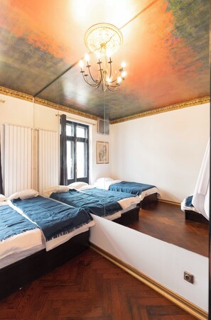 5 bedrooms, iron/ironing board, free WiFi, bed sheets