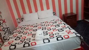 Double Room | Desk, WiFi (free), bed sheets