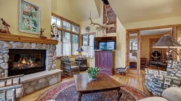 Condo, 3 Bedrooms | Interior