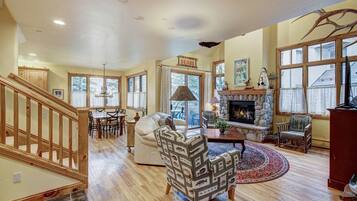 Condo, 3 Bedrooms | Interior