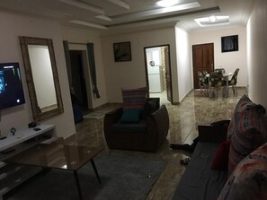 經典公寓, 2 間臥室 | 客廳 | 40-吋平面電視、衛星頻道、電視