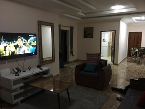 經典公寓, 2 間臥室 | 客廳 | 40-吋平面電視、衛星頻道、電視