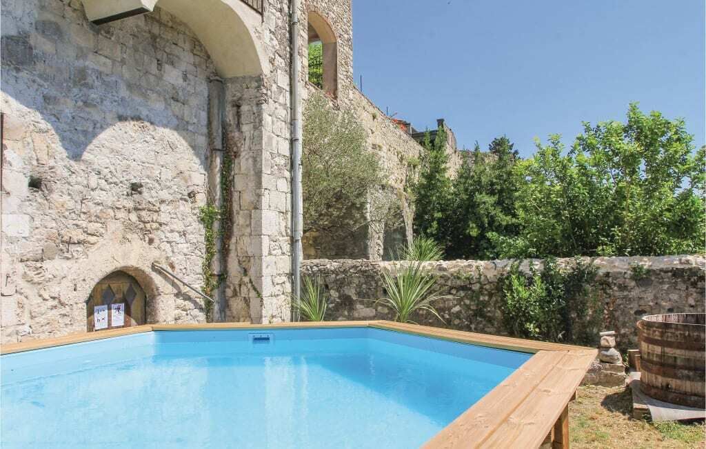 Piscine extérieure (ouverte en saison)