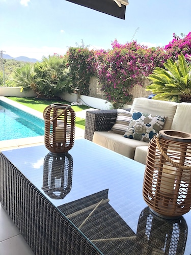 Beautiful modern villa ideal for families, private swimming pool,  seaside.🏖️🤩