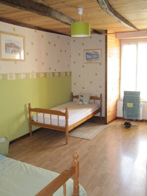Individually decorated, individually furnished, free cots/infant beds