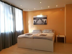 Apartment (incl. cleaning fee 40 EUR) | 3 bedrooms, free WiFi - Hostel Caracalla (Baden-Baden)
