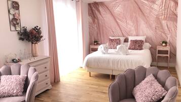 Superior kamer, niet-roken, uitzicht op de binnenplaats | Luxe beddengoed, individueel gedecoreerd, individueel gemeubileerd