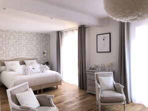 Superior Room, Non Smoking, Courtyard View