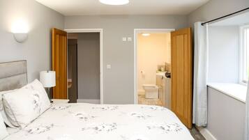 2 bedrooms, travel cot, free WiFi