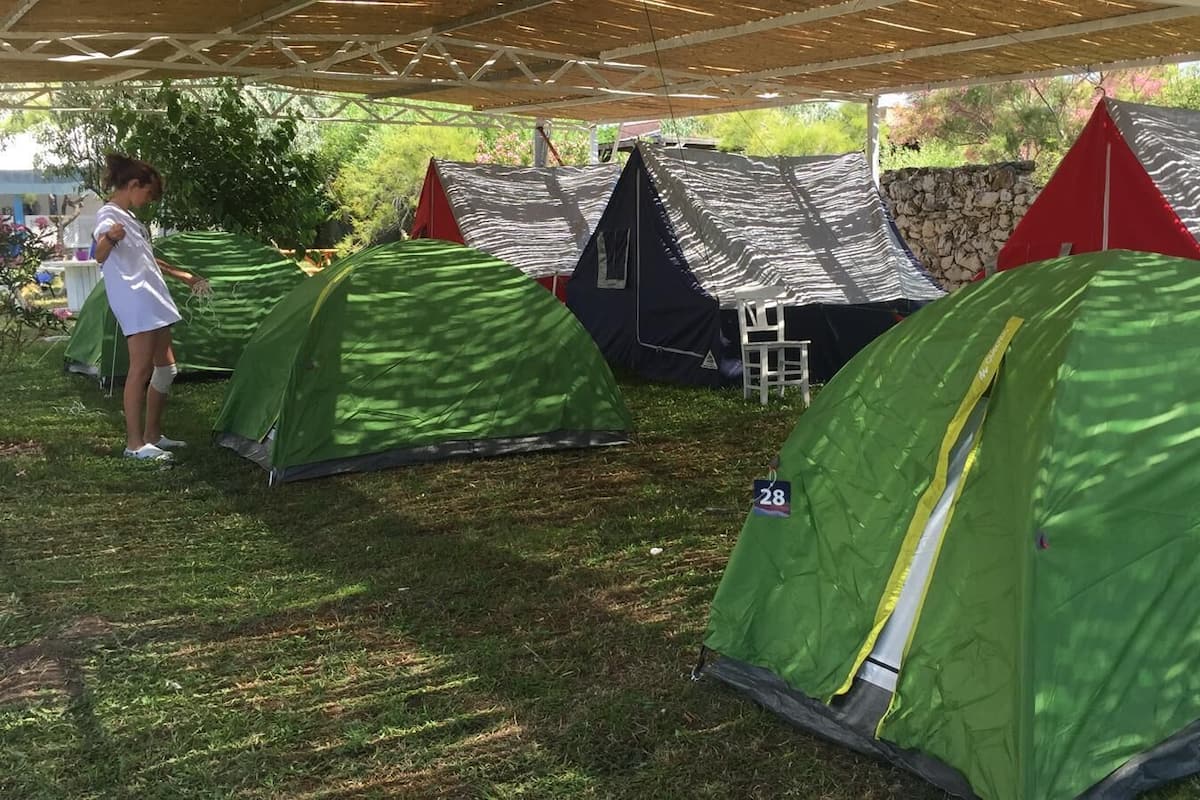 Deluxe Tent | Free WiFi, bed sheets