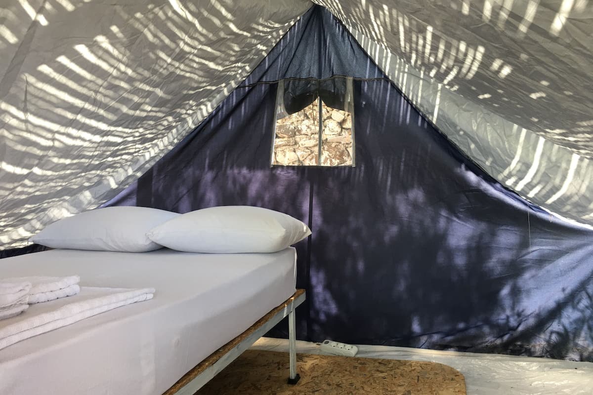 Standard Tent | Free WiFi, bed sheets