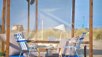 Private beach, sun-loungers, beach umbrellas, beach towels