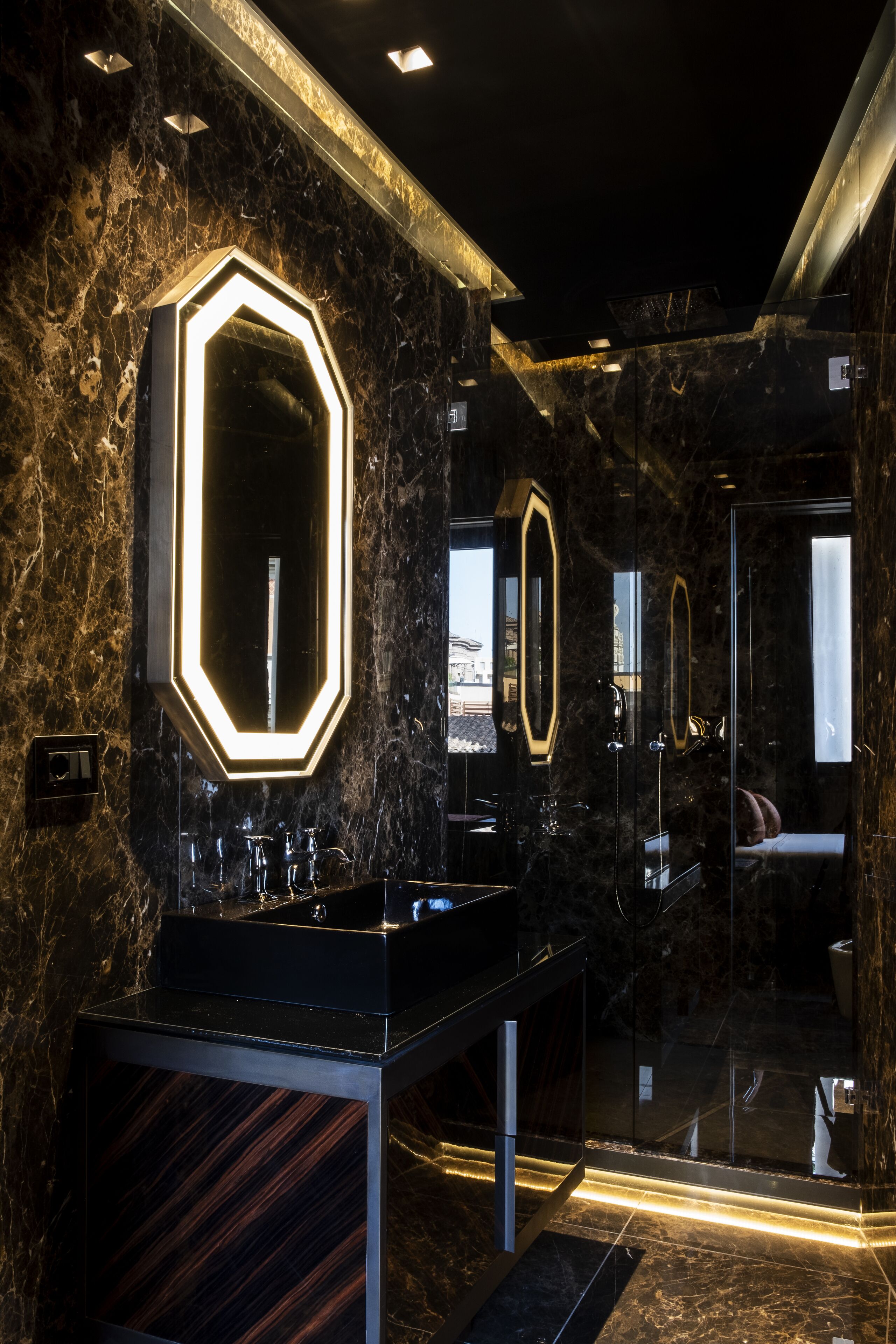 classic double room | bathroom | free toiletries, hair dryer, bidet, towels