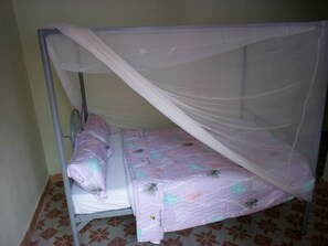 Habitació doble per a ús individual | Wifi gratuïta i roba de llit 