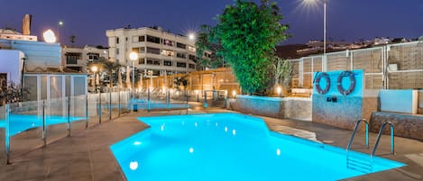 Outdoor pool, sun loungers