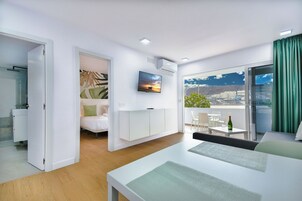 42-inch flat-screen TV with satellite channels, TV, Netflix