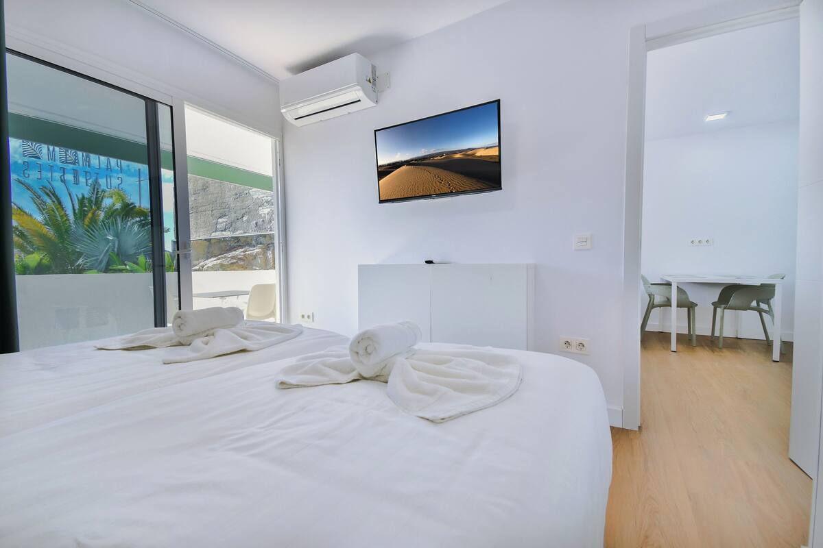 Roba de llit d'alta qualitat i espai de treball apte per a portàtils 