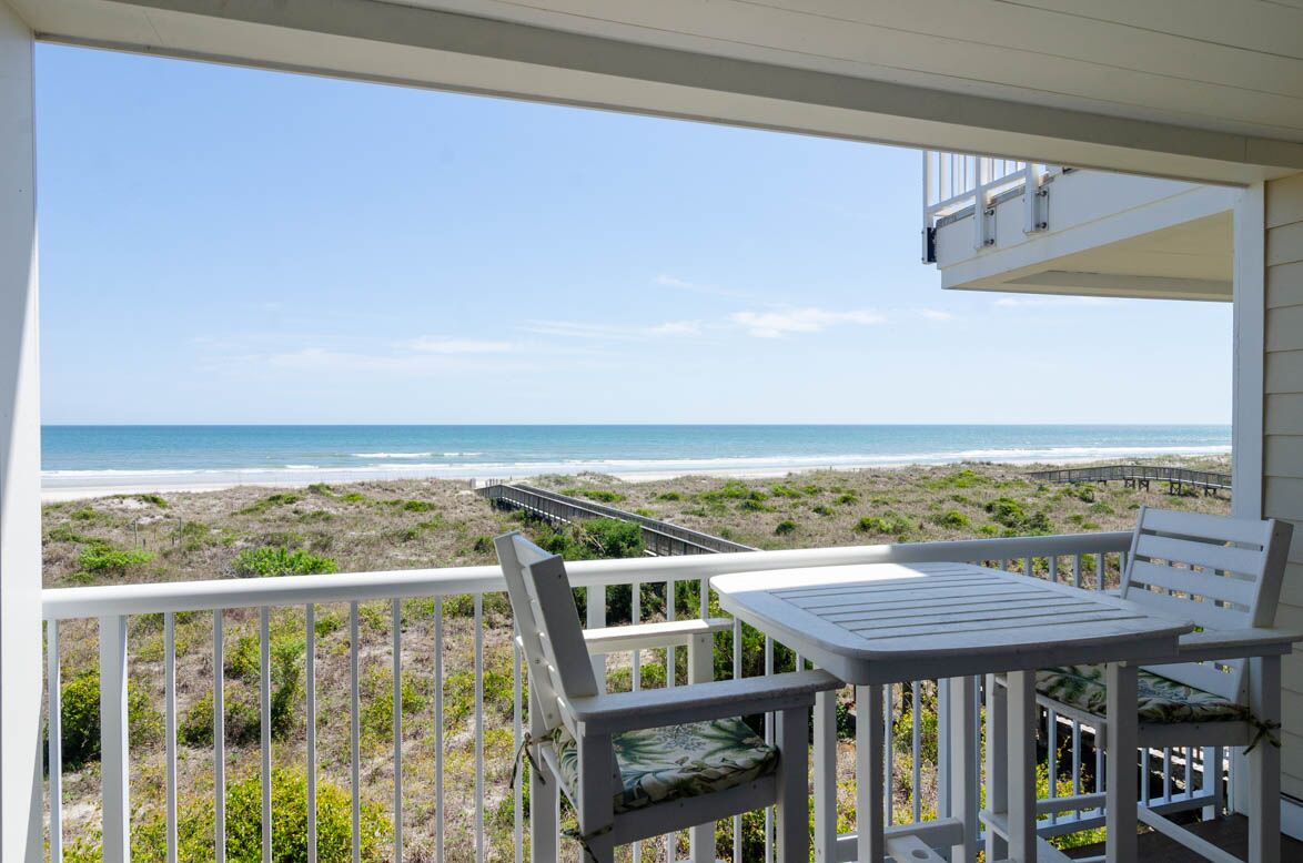 Inviting Oceanfront 3BR Condo in WrightsvilleDunes