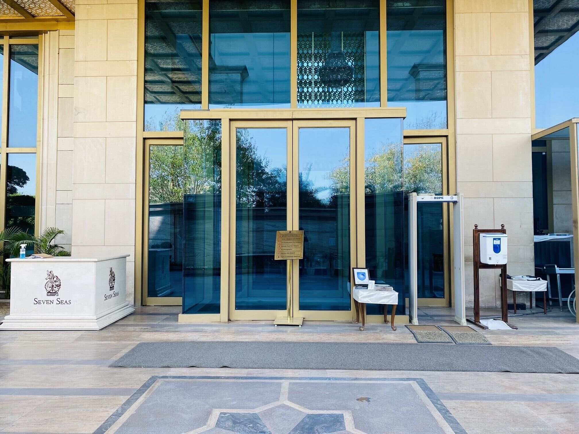 Photo - Seven Seas Hotel