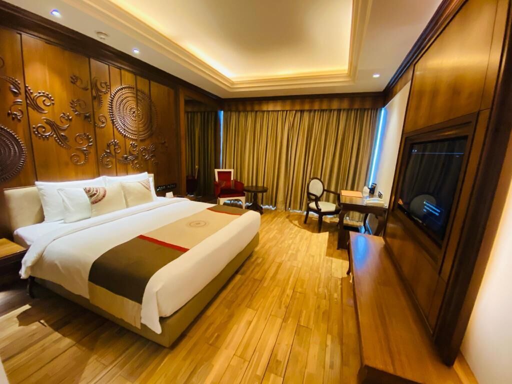 In-room safe, desk, laptop workspace, iron/ironing board