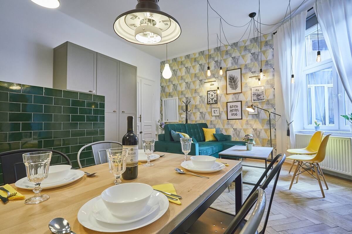 2 bedrooms, individually decorated, individually furnished