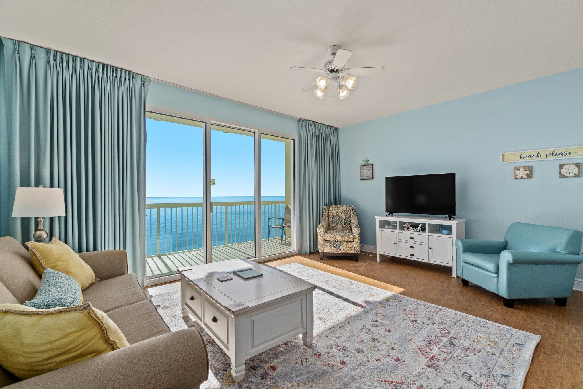 🏖️ UPDATED Beachfront Unit- Free Beach Service!🏖️