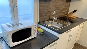 普通公寓 (2 - Junior Suite) | 私人廚房 | 義式濃縮咖啡機、咖啡機/沖茶器、電冰箱、微波爐
