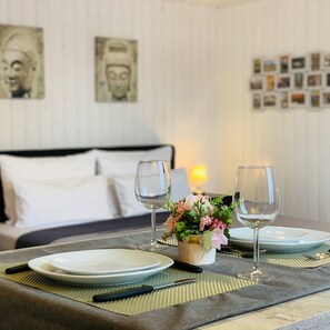 Televisi layar datar 32-inci dengan saluran TV digital dan TV