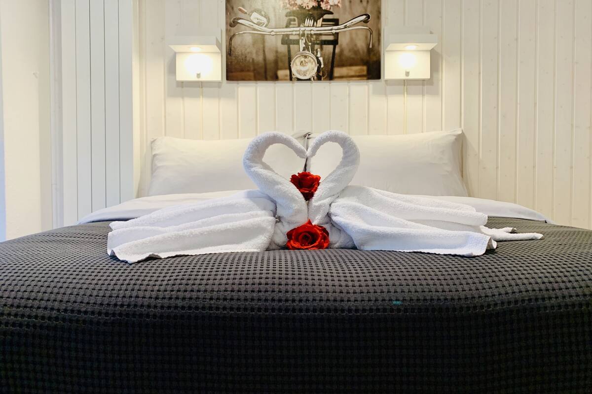 Junior Apartment (2 - Junior Suite) | Premium bedding, soundproofing, iron/ironing board, WiFi (free)