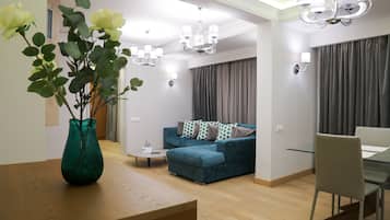 Deluxe Apartment | Living area | Flat-screen TV