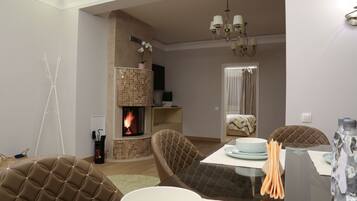 Apartemen Deluks | Area keluarga | TV layar datar